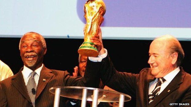 Former South African President Thabo Mbeki (L) and Fifa president Sepp Blatter (R) in 2006