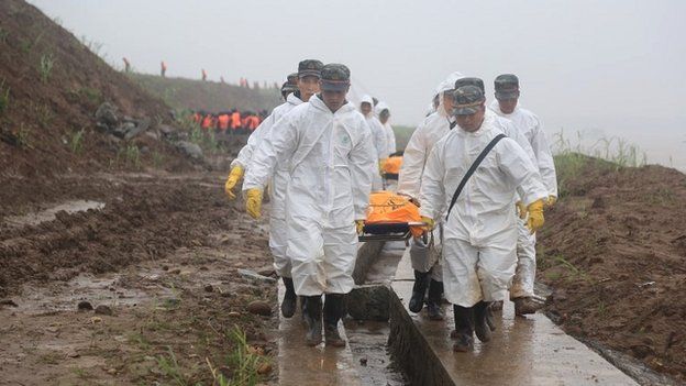 Rescuers carry victims' bodies from the capsized ship in the Yangtze River - 3 June 2015
