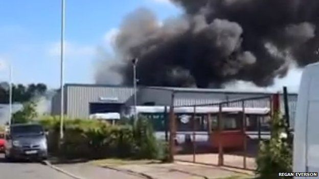 Bridgend fire: 1,000 gas cylinders 'no longer a risk' - BBC News