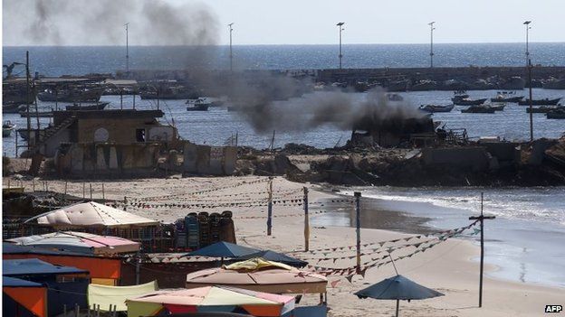 Smoke rising from beach where Israeli strike killed four Palestinian children (16/07/14)
