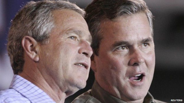 U.S. President George W. Bush (L) confers with his brother, Florida Gov. Jeb Bush, at a campaign election rally in Orlando, Florida, in this 30 October 2004