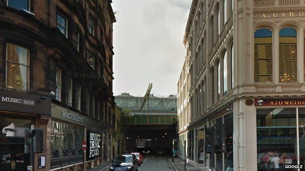 Appeal over badly hurt man in Midland Street in Glasgow - BBC News