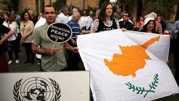 Demonstration in favour of a peace settlement over divided Cyprus in Nicosia on 11 May 2015