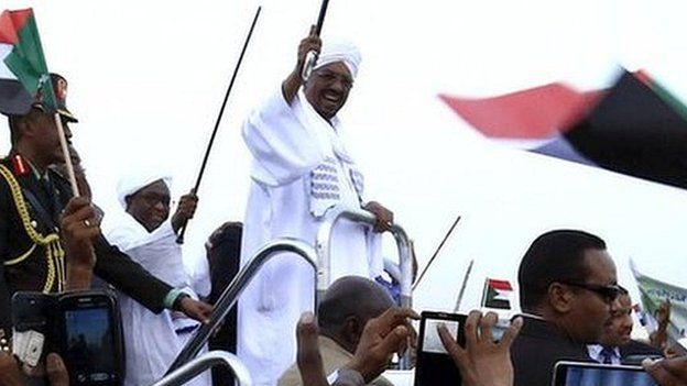 Omar al-Bashir is welcomed by supporters at Khartoum airport