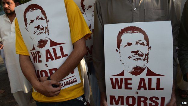 Pakistani activists of Jamat-e-Islami protest against the death sentence of Egypt leader Mohamed Morsi in Islamabad on May 22, 2015