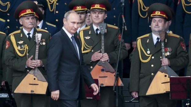 Russian President Vladimir Putin leaves a podium at the Army-2015 international military show outside Moscow, 16 June 2015