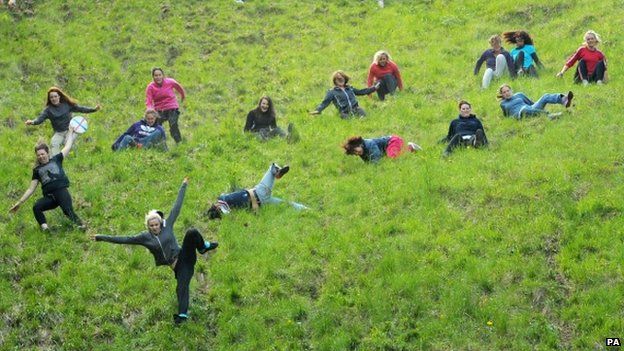Gloucestershire Cheese Rolling Takes Place Despite Warning Bbc News