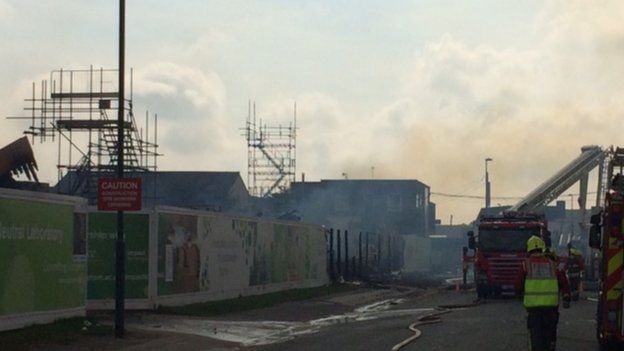 University of Nottingham labs destroyed in fire - BBC News