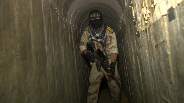 Боец Исламского государства в туннеле Газы