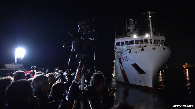 Italian coast guard ship docks in Catania. 20 April 2015
