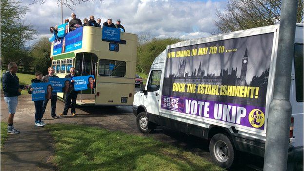 Автобус UKIP следует за автобусом Conservative