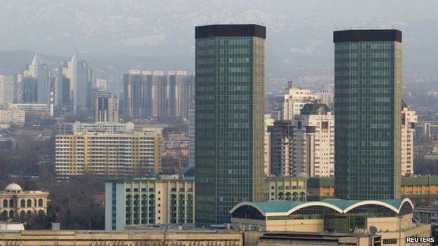 Вид бывшей столице Казахстана Алма-Ате, 6 марта 2015
