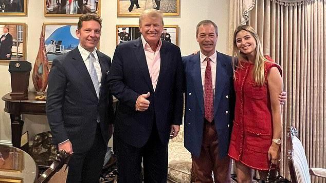 (L-R) Candy, Trump, Farage and Valance at Mar-a-Lago
