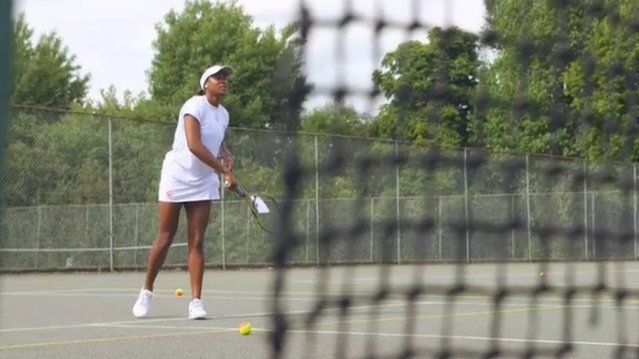 Elizabeth Nyenwe on the tennis court