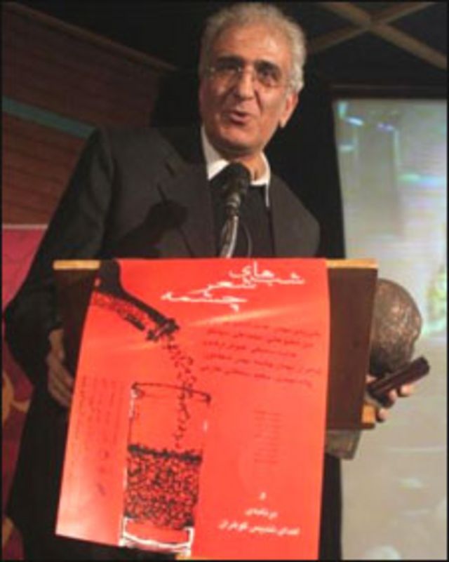 احمد پوری، نویسنده رمان "دو قدم این ور خط" و "این هم یک جور بازی است"