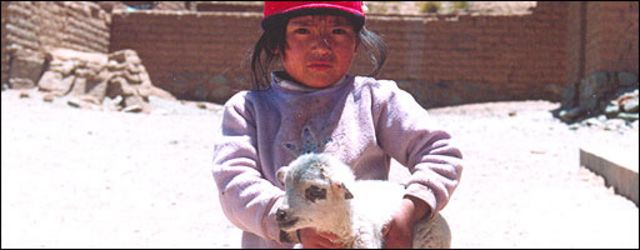 Niña en la puna del noroeste argentino