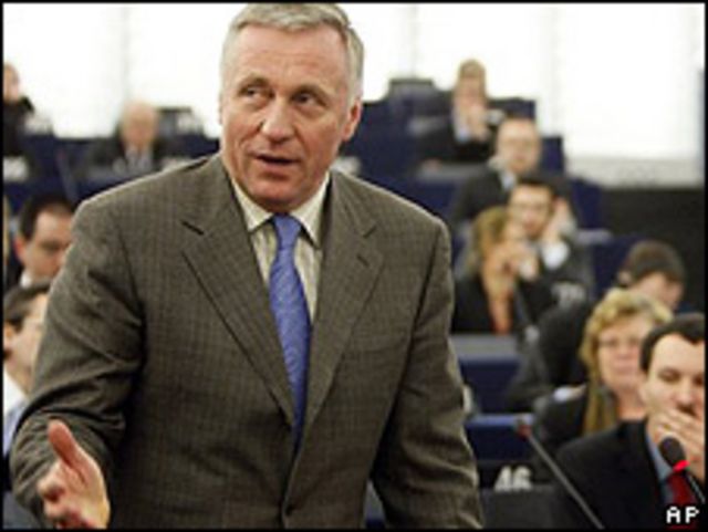 Mirek Topolanek, presidente de turno de UE y primer ministro saliente de República Checa