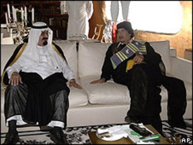 Rey Abdalá y Muamar al Gadafi