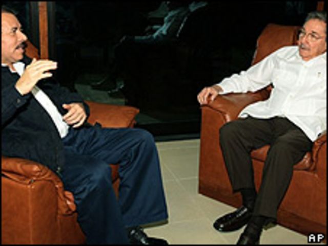 Daniel Ortega y Raúl Castro