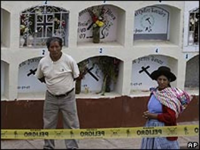 Familiares de desaparecidos en Perú