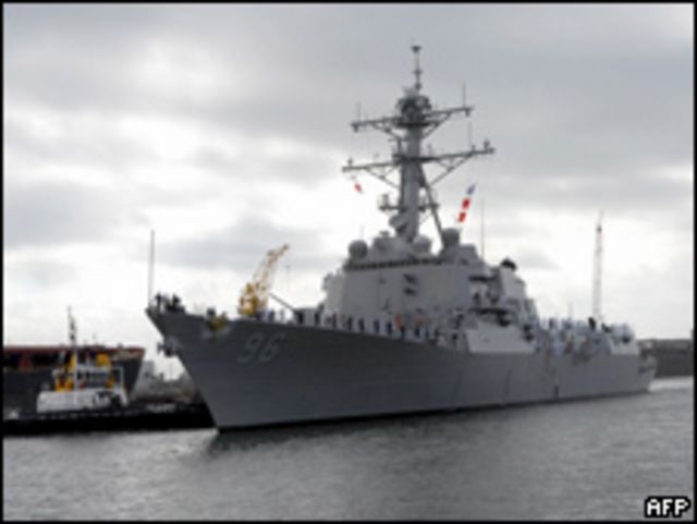 USS Bainbridge en foto de archivo de 2007
