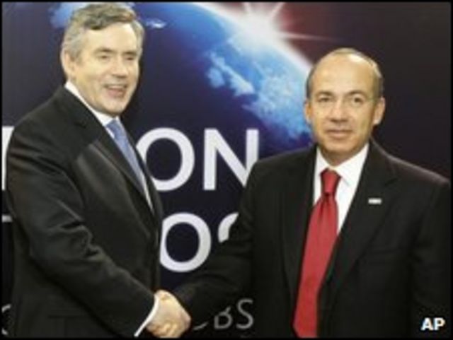 Gordon Brown (izq.) y Felipe Calderón en el G-20.