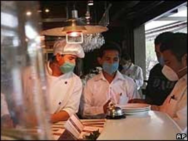 Trabajadores en restaurante mexicano