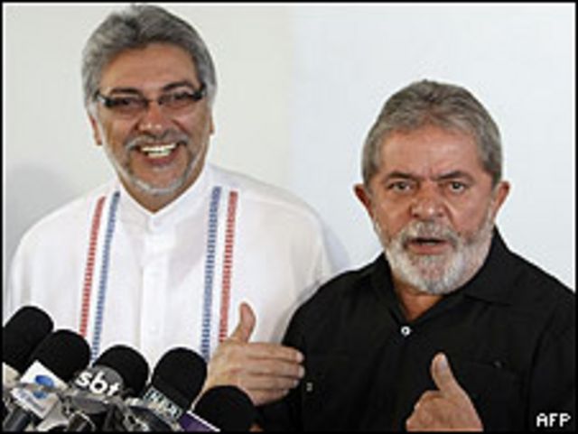 Luiz Inácio Lula da Silva (dcha.) y Fernando Lugo