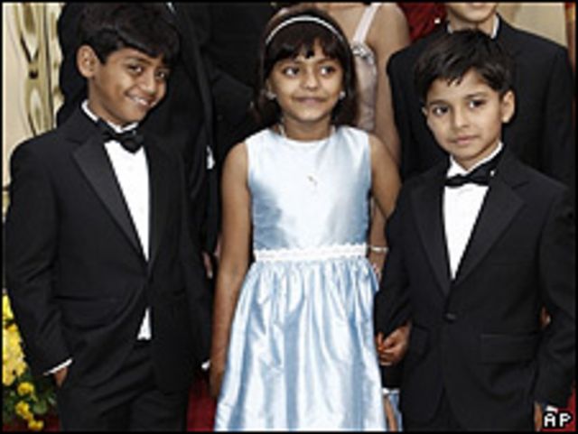 Los niños protagonistas de Slumdog Millionaire en la ceremonia de los Oscar
