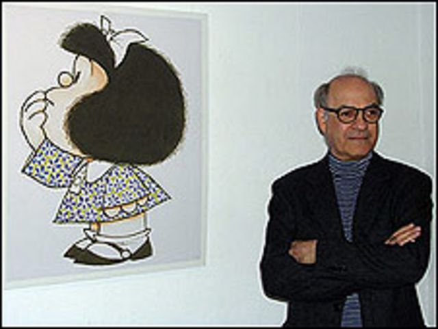 Quino junto a un dibujo de Mafalda (Copyright: Quino)