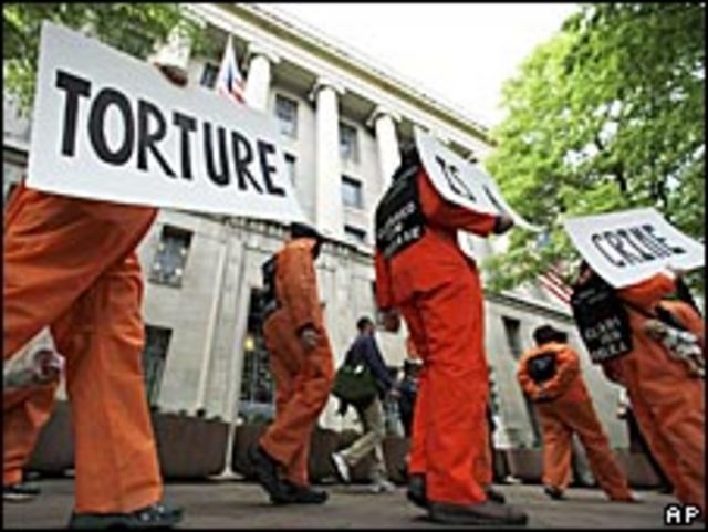 متظاهرون ضد التعذيب