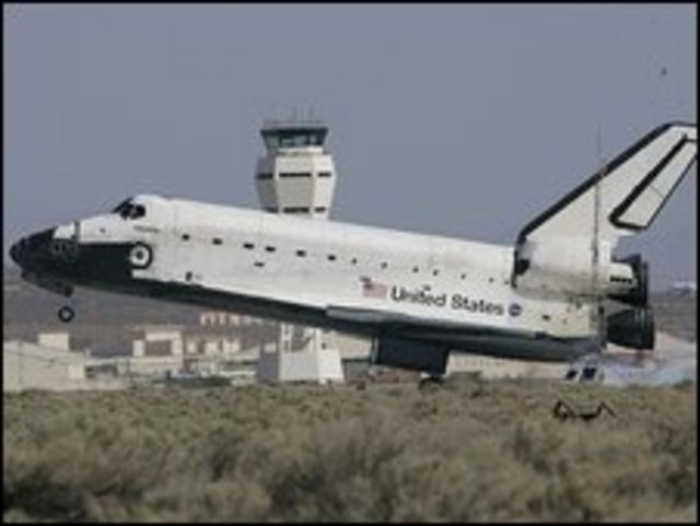 Atlantis aterriza en California