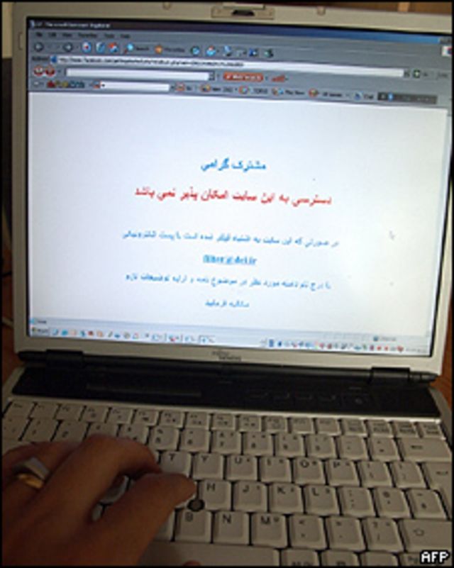 Un mensaje en la pantalla de un computador que informa la inaccesibilidad de Facebook. Foto: 25/05/09, Teherán