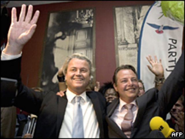 Geert Wilders (izquierda) celebra los primeros resultados.