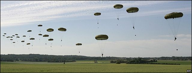 Paracaidistas en Ranville, cerca de Caen, en el oeste de Francia