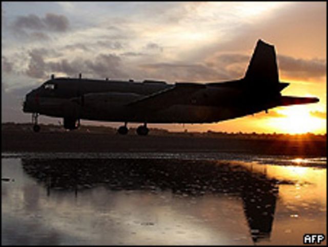 Avión militar francés en tareas de rescate