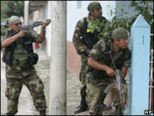Fuerzas de seguridad peruanas. 