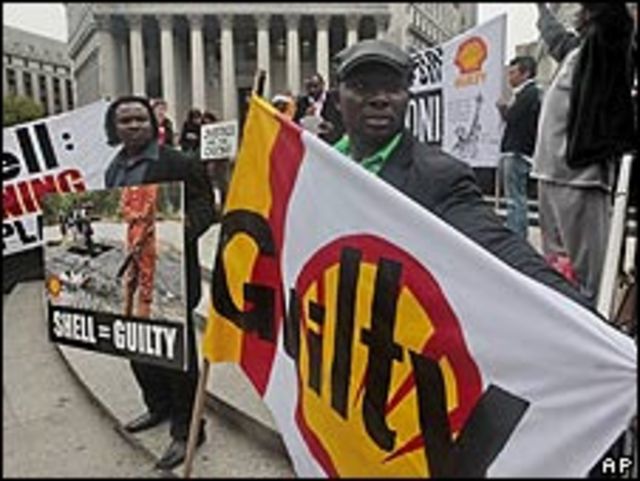 Protestas contra la compañía petrolera Shell.