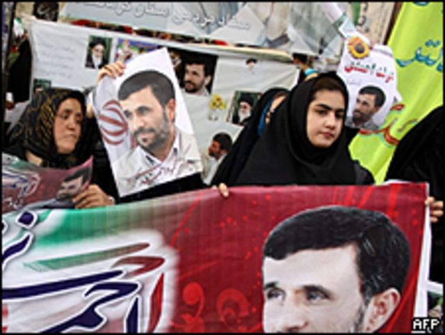 Iraníes festejando la victoria de Ahmadinejad