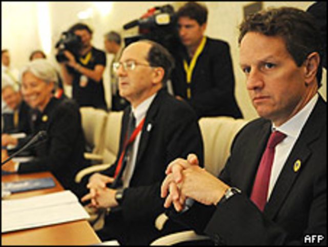 El secretario del Tesoro de EE.UU., Timothy Geithner, durante la reunión del G-8