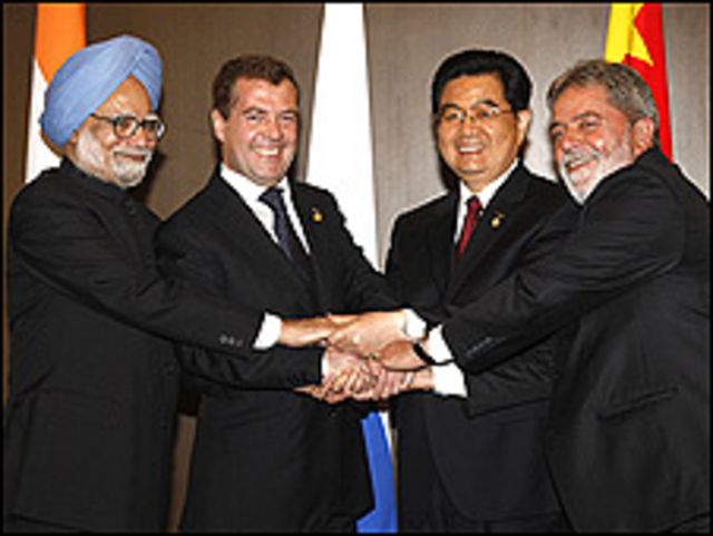 Manmohan Singh, Dmitry Medvedev, Hu Jintao y Luiz Inácio Lula da Silva, durante el encuentro del G8 em Japón, en 2008 (Cortesia/Presidencia da Rusia)