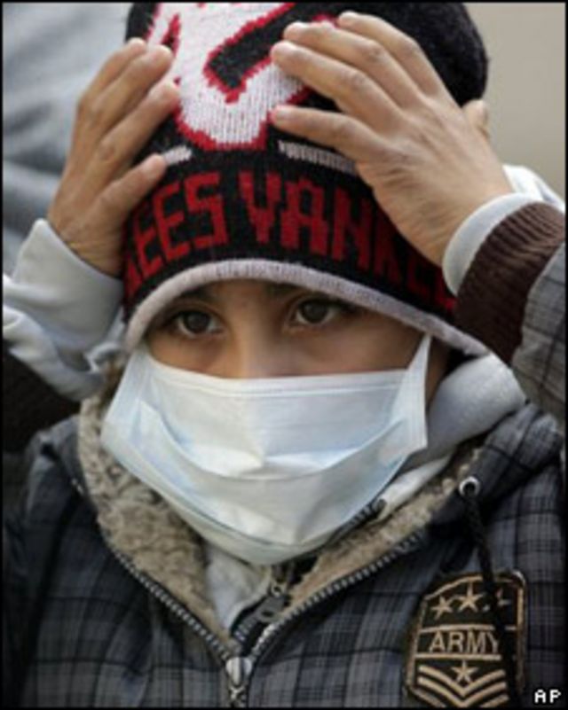 Niño con tapabocas en Argentina