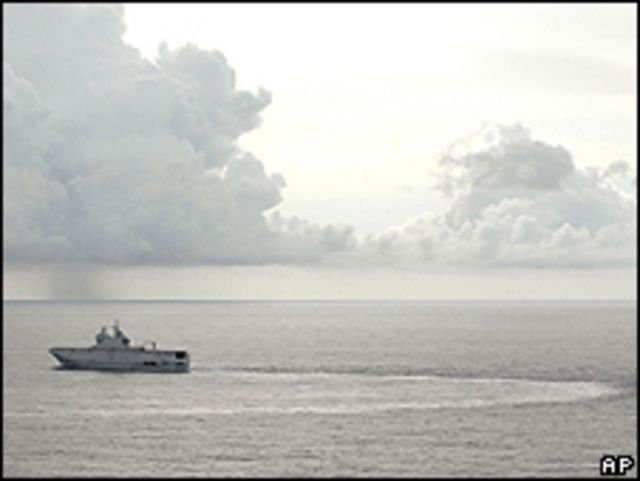 Barco francés en la zona de búsquedas