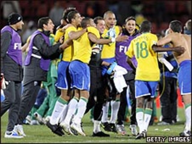 فرحة لاعبي البرازيل بالفوز