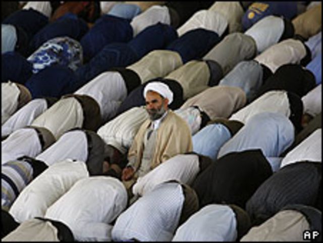 Ahmad Jatami durante el sermón del viernes.