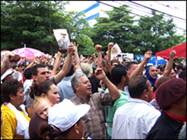 Manifestantes en Tegucigalpa. Foto tomada el 29 de junio