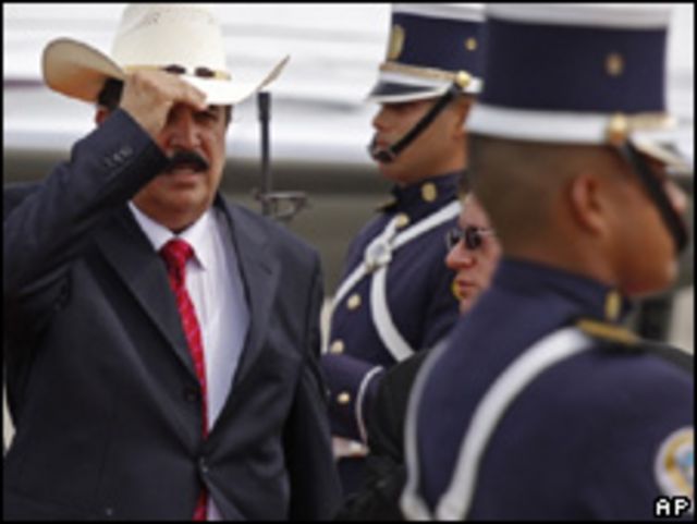 El depuesto presidente de Honduras, Manuel Zelaya, en Panamá