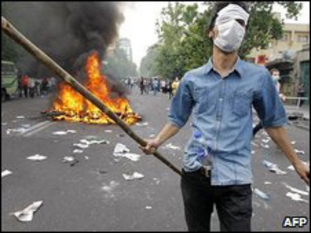 متظاهر ايراني