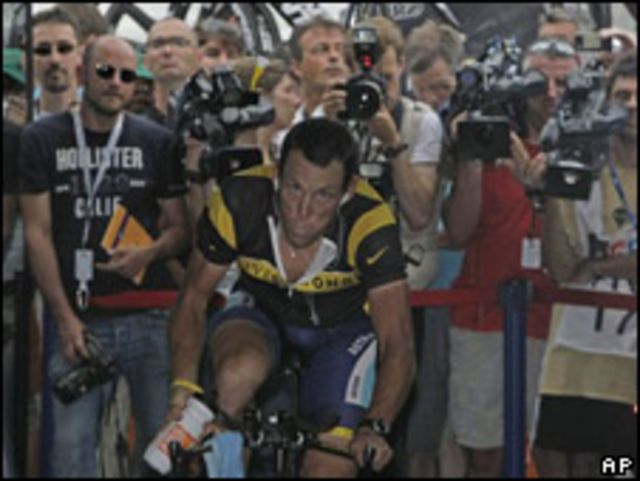 Lance Armstrong, ciclista estadounidense, en la largada del Tour de Francia.