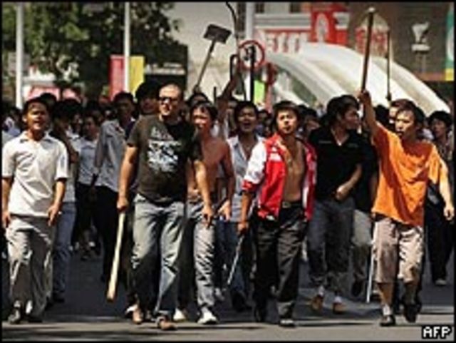 Uigures protestan en Urumqi, Xinjiang